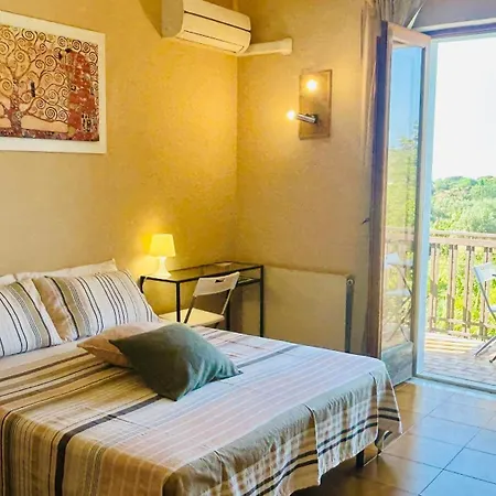 Carolea Oda ve Kahvaltı 3*